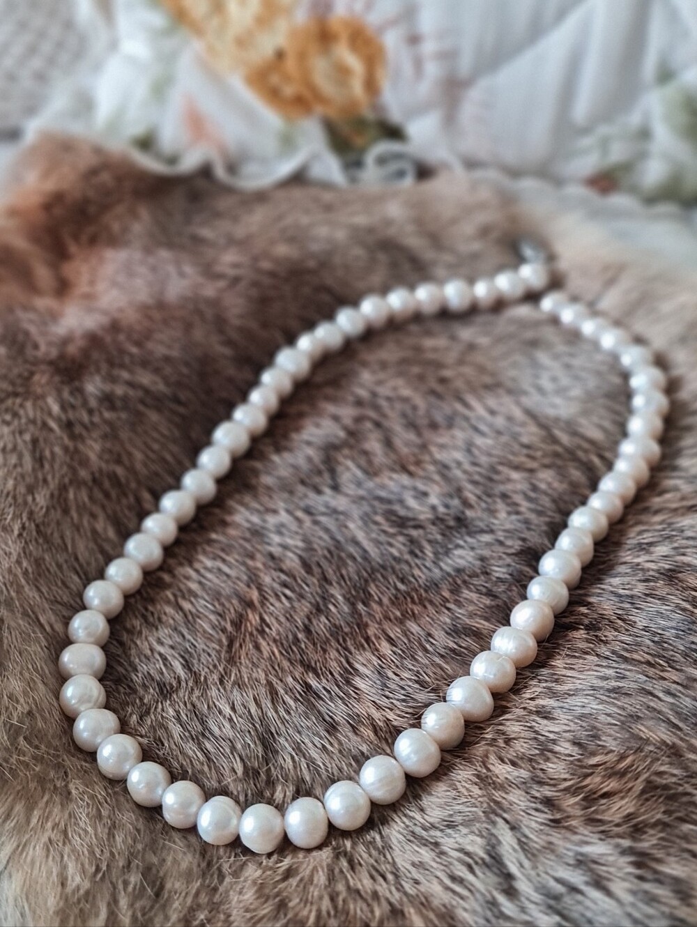 Beautiful Vintage String of Genuine White Pearls